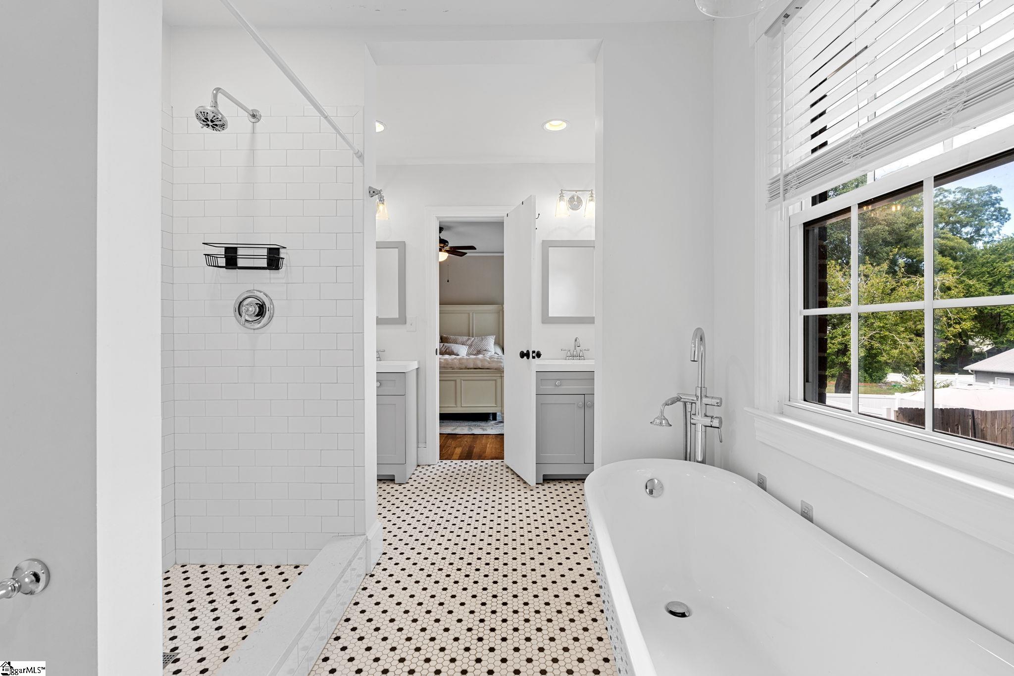 2101 EAST East North Street Greenville, SC 29607