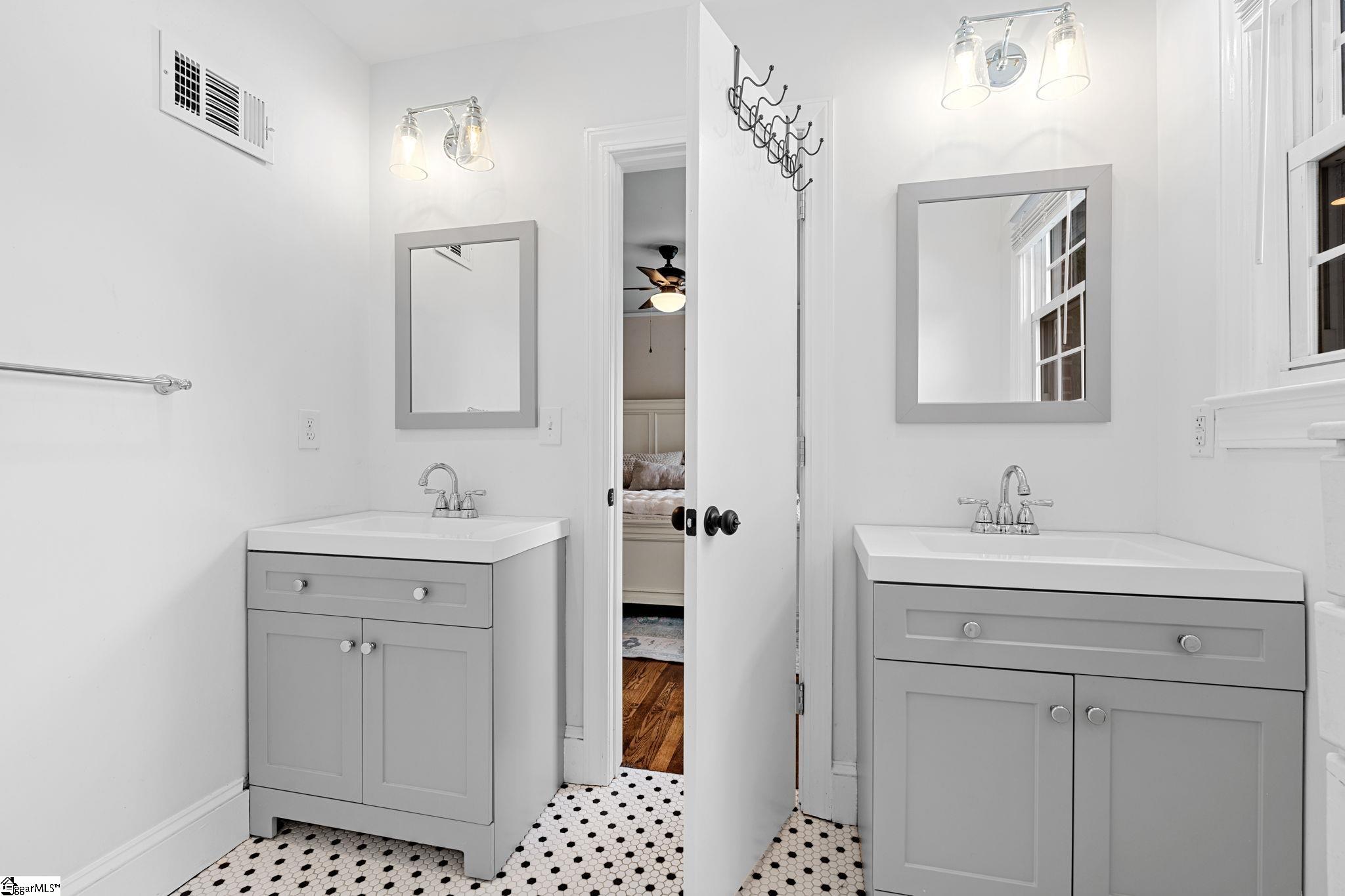 2101 EAST East North Street Greenville, SC 29607