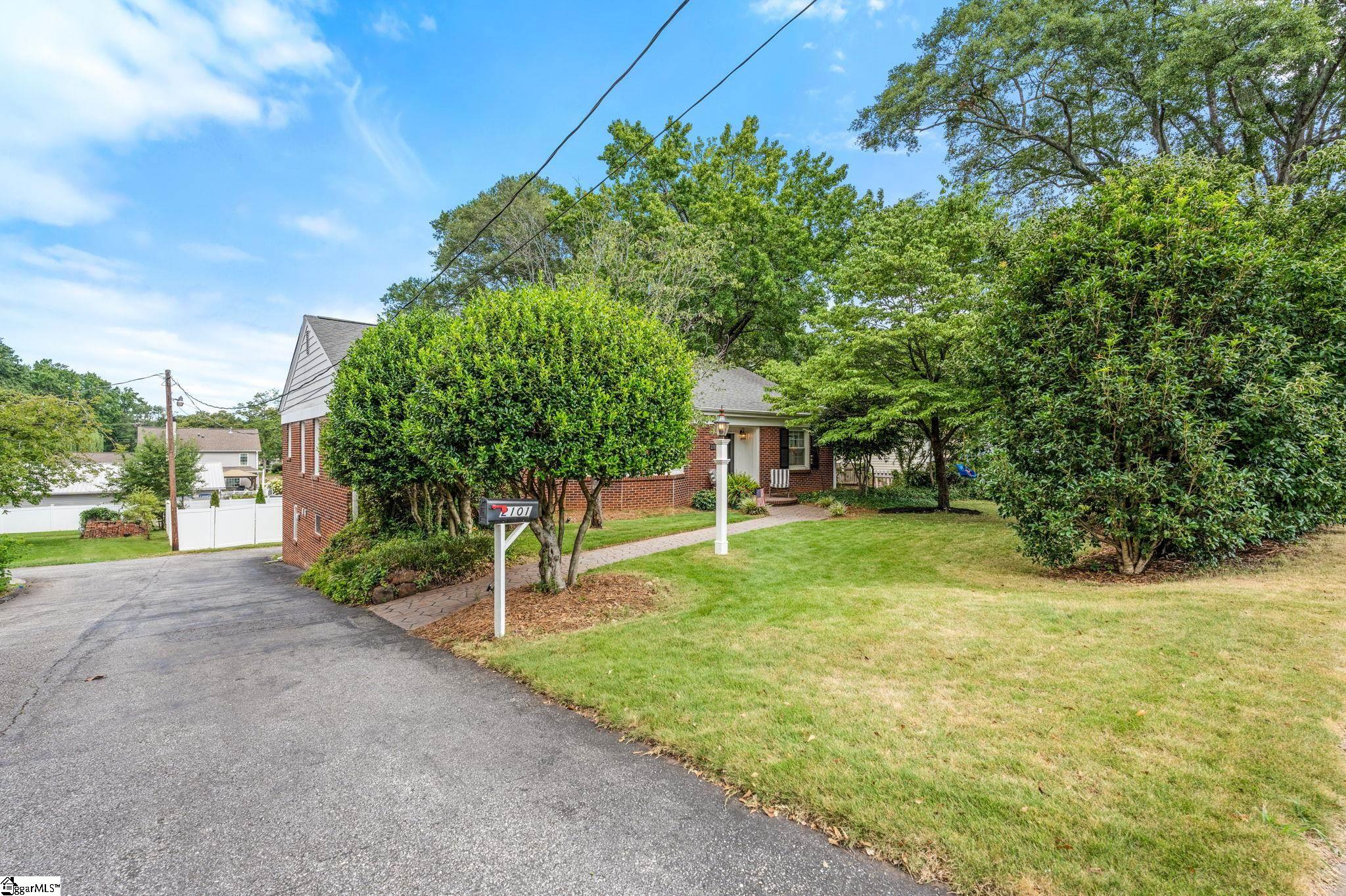 2101 EAST East North Street Greenville, SC 29607