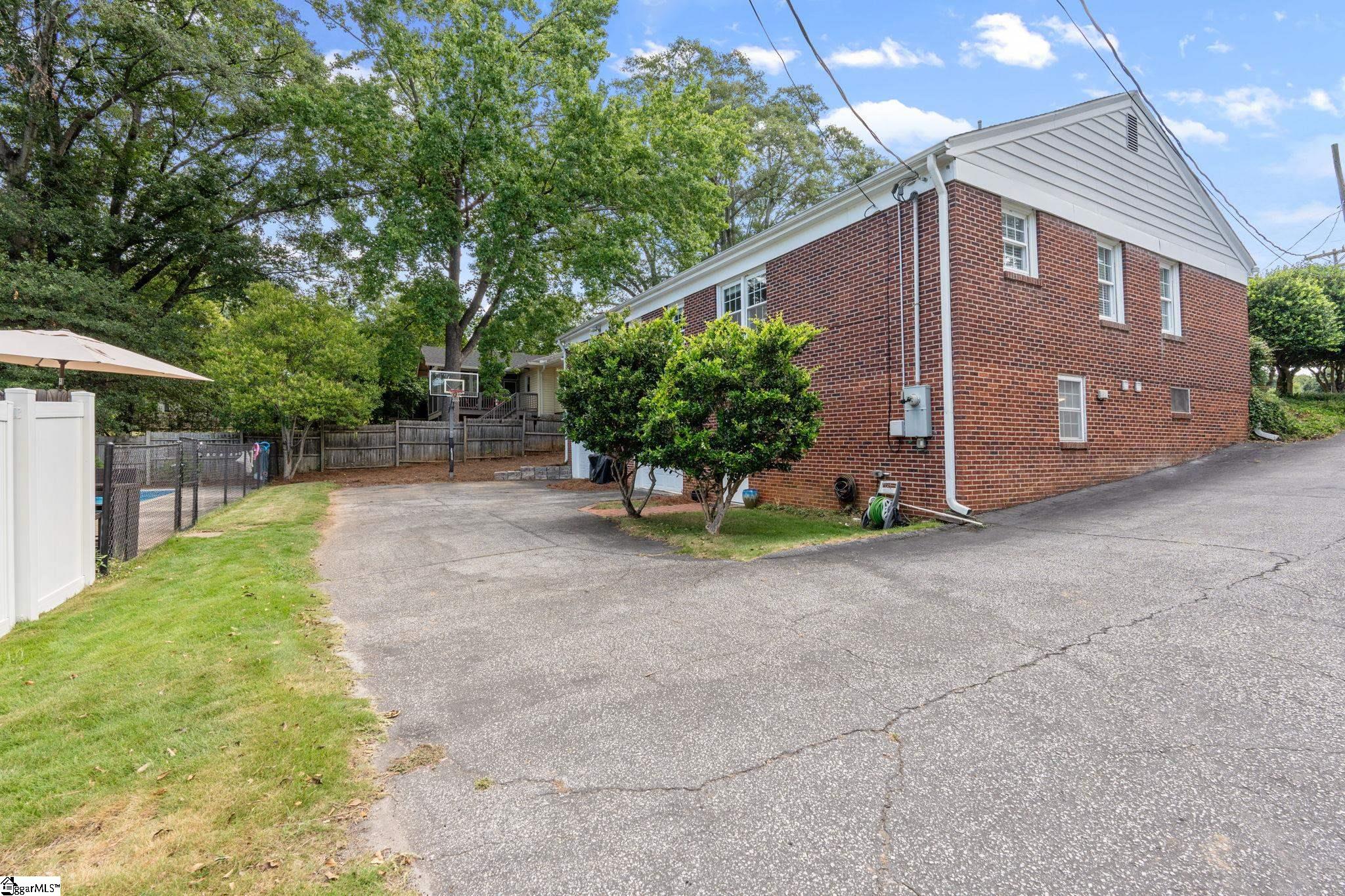 2101 EAST East North Street Greenville, SC 29607
