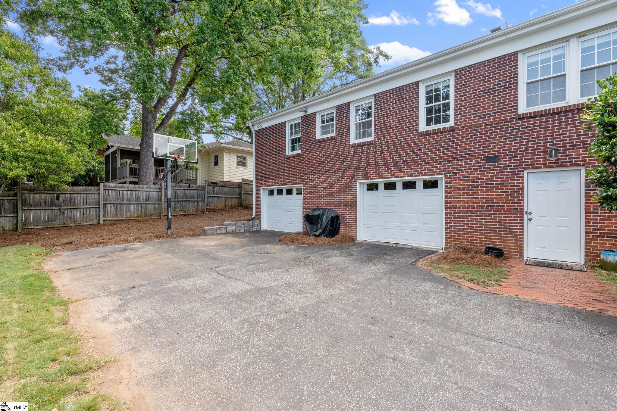 2101 EAST East North Street Greenville, SC 29607
