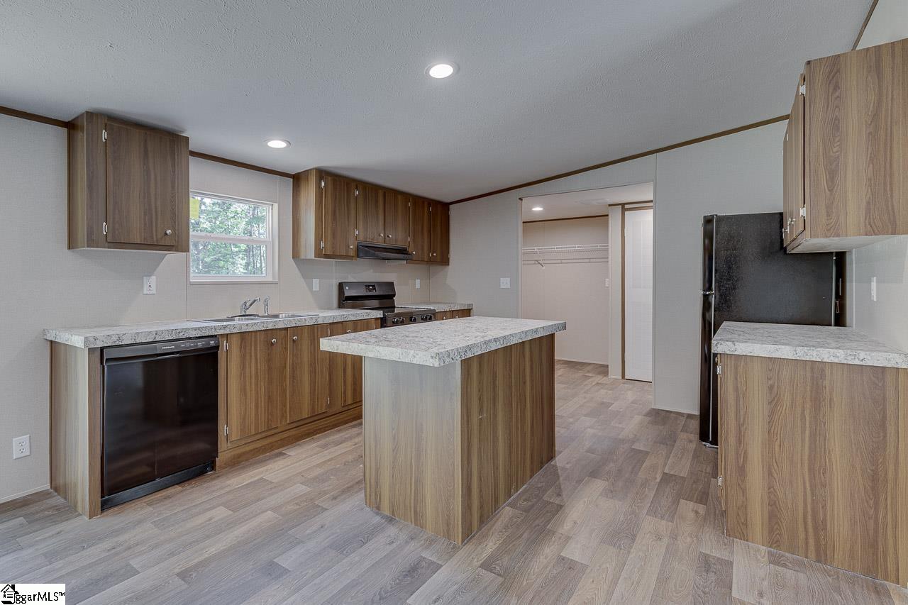 215 Tanglewood Way Gray Court, SC 29645