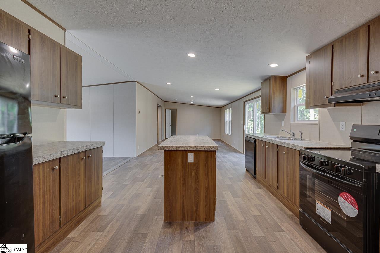 215 Tanglewood Way Gray Court, SC 29645