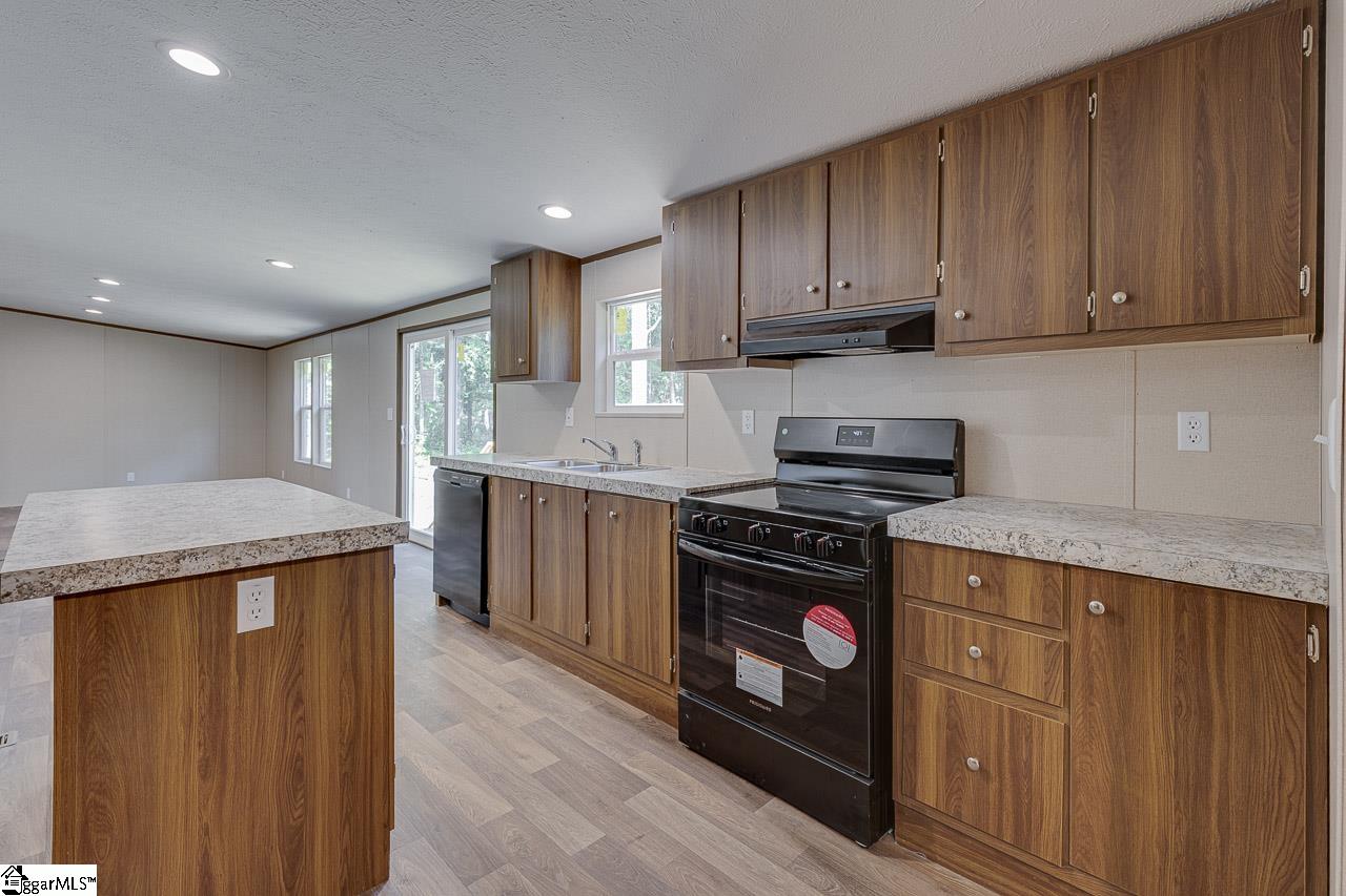 215 Tanglewood Way Gray Court, SC 29645