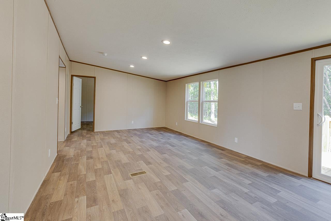 215 Tanglewood Way Gray Court, SC 29645