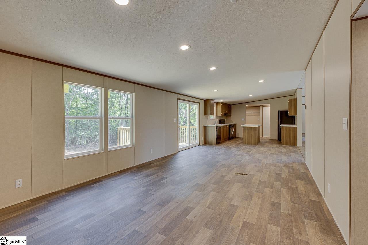 215 Tanglewood Way Gray Court, SC 29645
