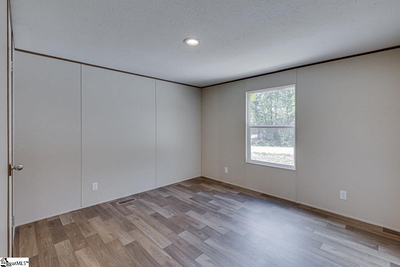 215 Tanglewood Way Gray Court, SC 29645