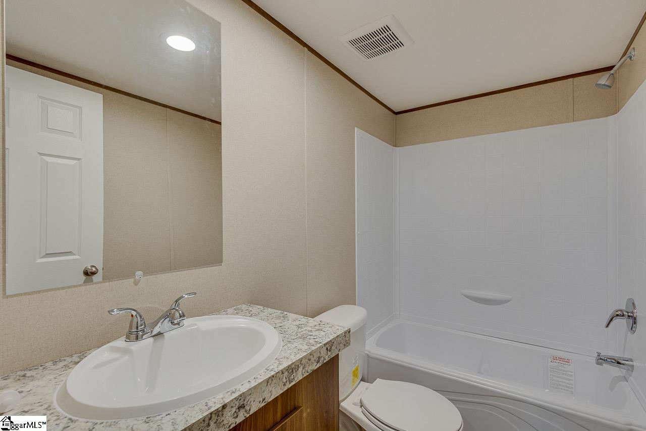 215 Tanglewood Way Gray Court, SC 29645