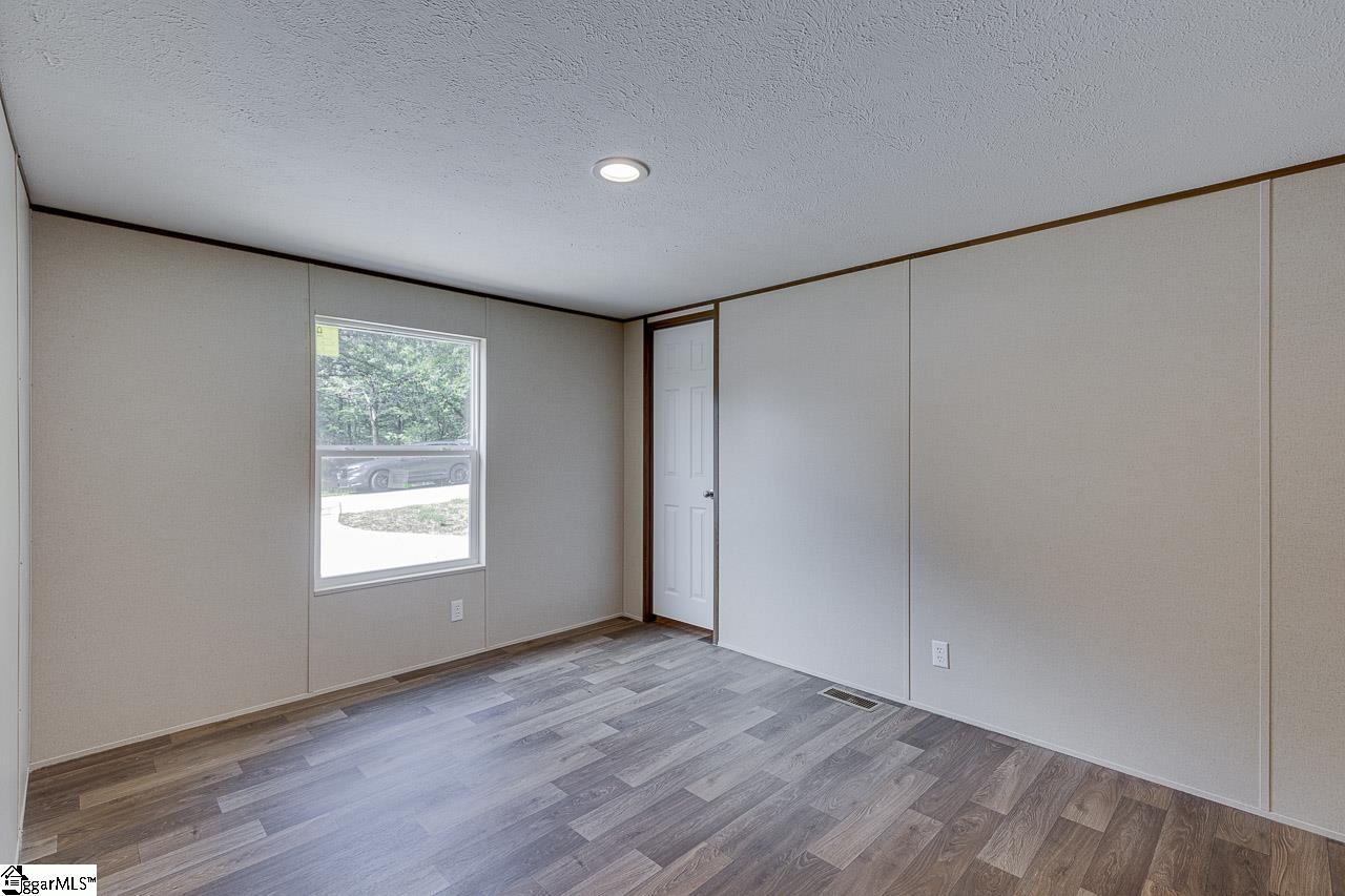 215 Tanglewood Way Gray Court, SC 29645