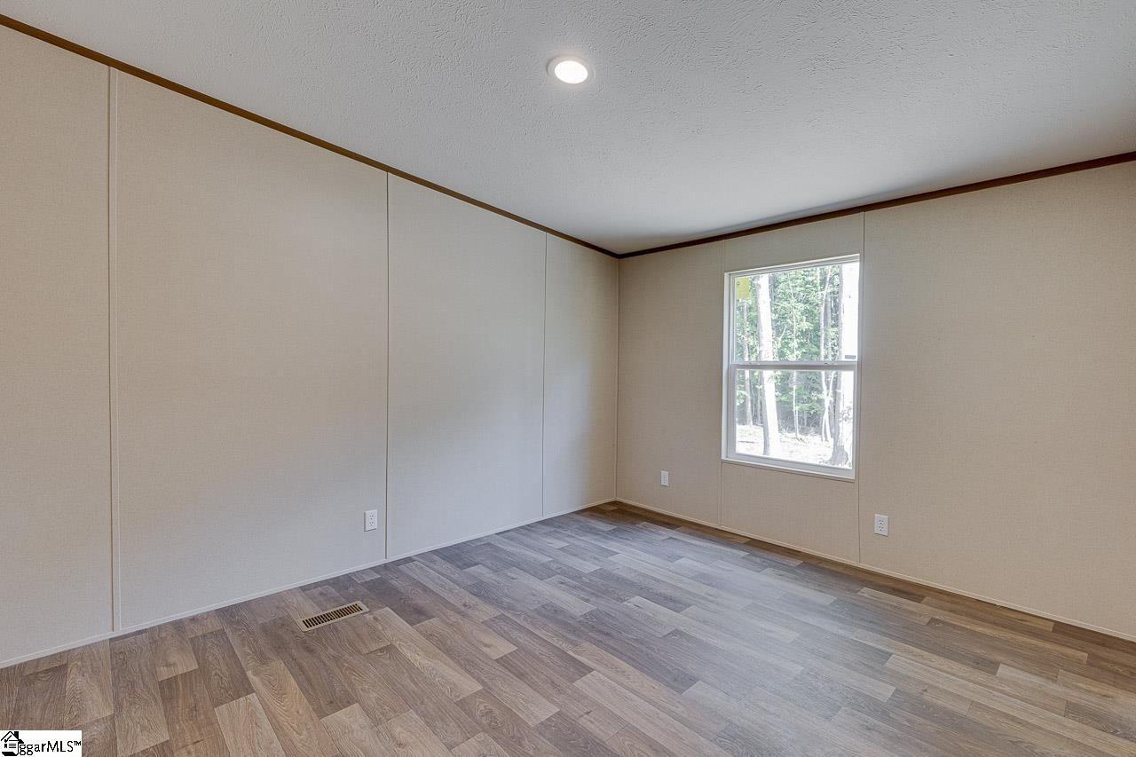 215 Tanglewood Way Gray Court, SC 29645