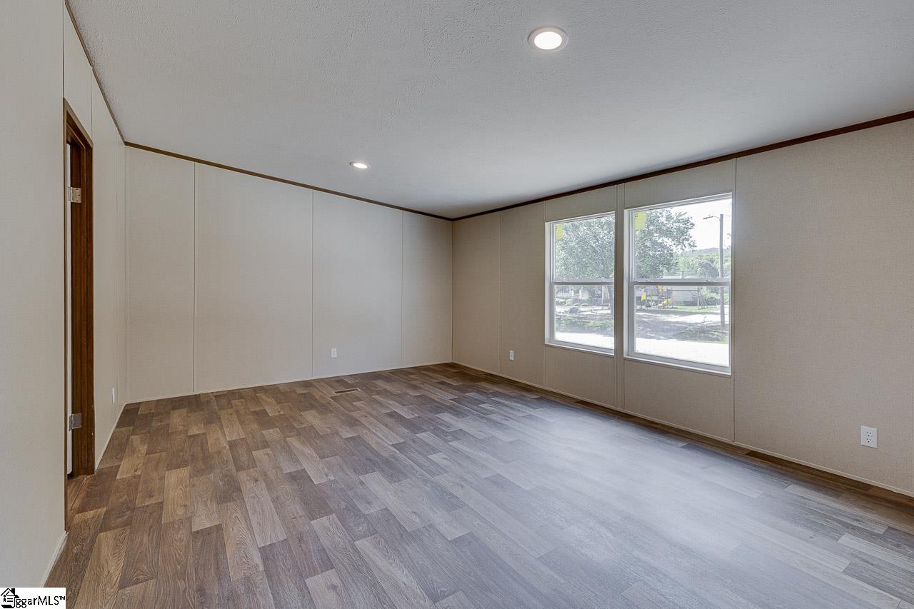 215 Tanglewood Way Gray Court, SC 29645