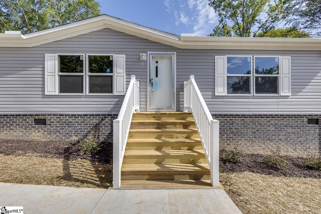 215 Tanglewood Way Gray Court, SC 29645
