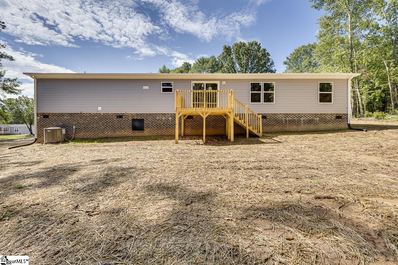 215 Tanglewood Way Gray Court, SC 29645