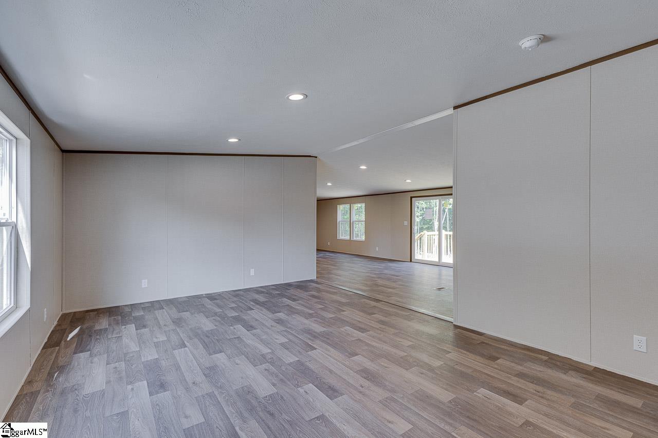 215 Tanglewood Way Gray Court, SC 29645