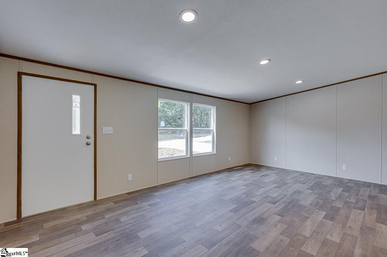 215 Tanglewood Way Gray Court, SC 29645