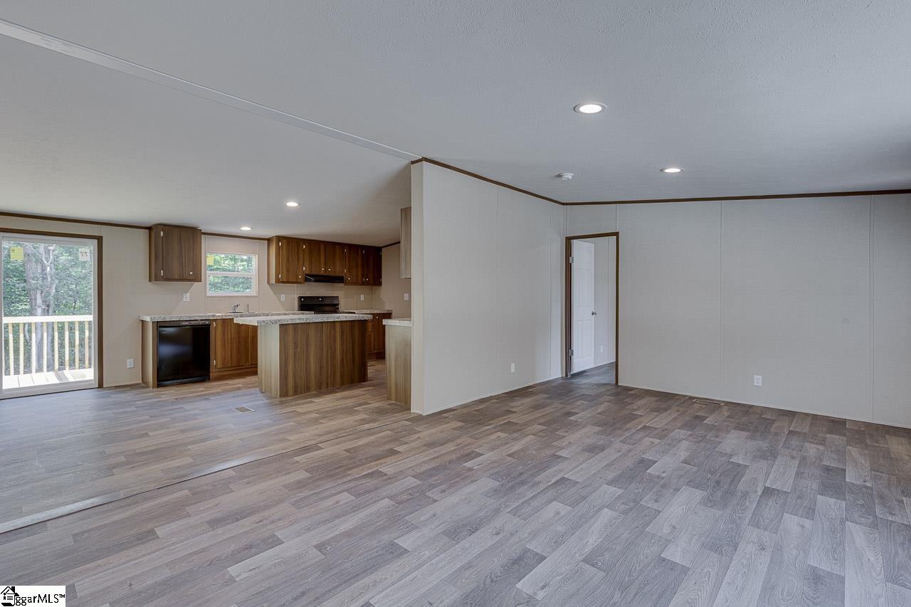 215 Tanglewood Way Gray Court, SC 29645