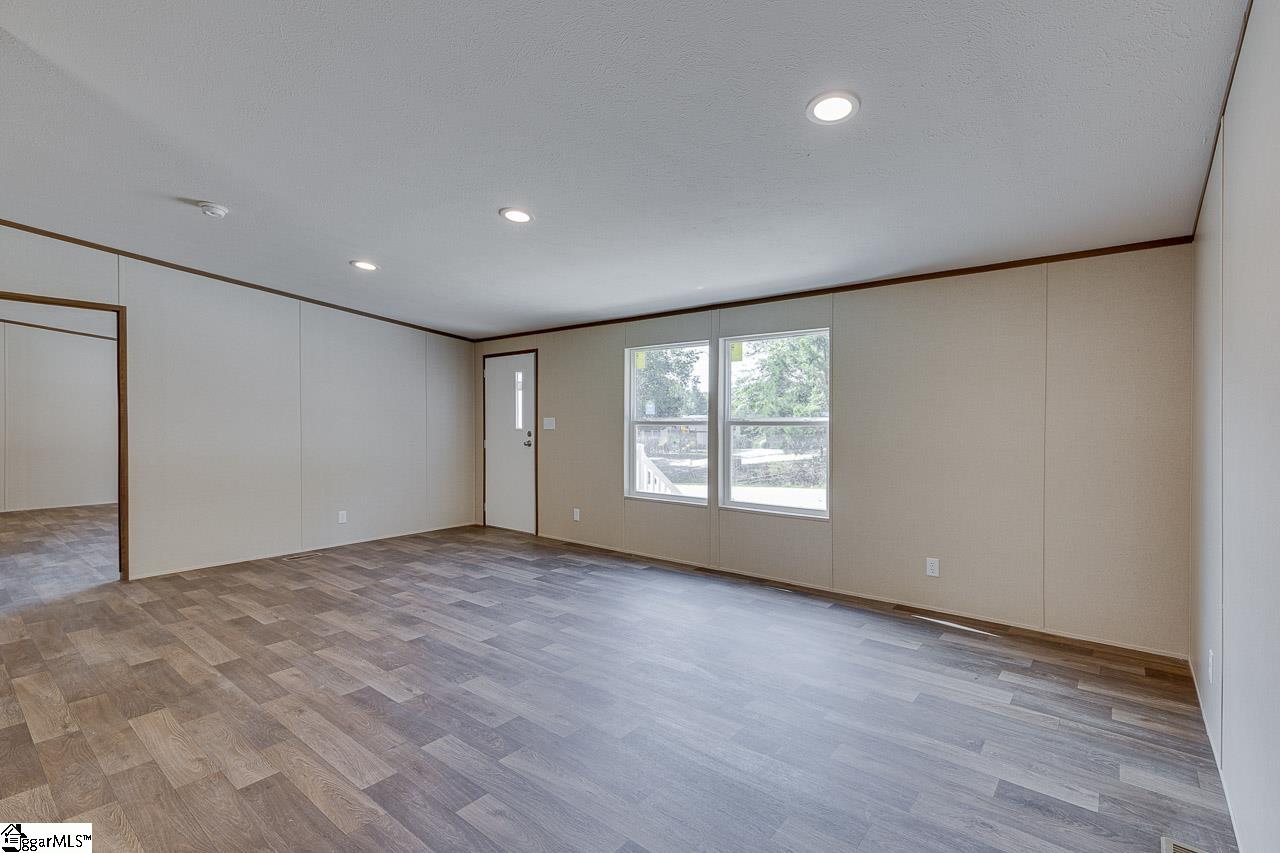 215 Tanglewood Way Gray Court, SC 29645