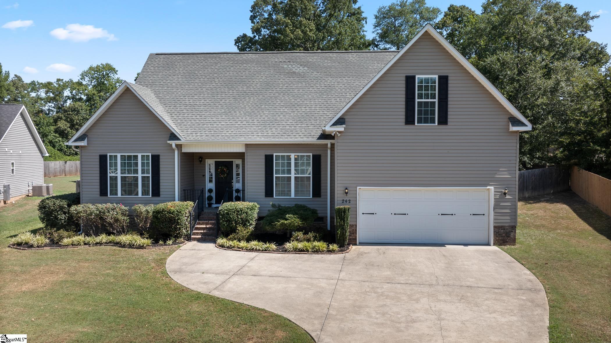 242 Hillcrest Commons Way Spartanburg, SC 29307