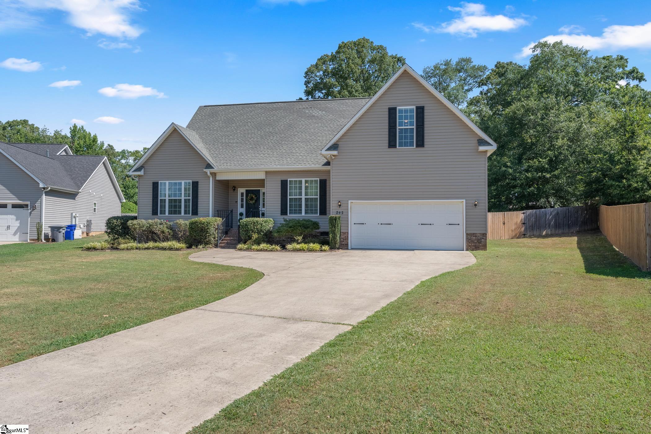 242 Hillcrest Commons Way Spartanburg, SC 29307