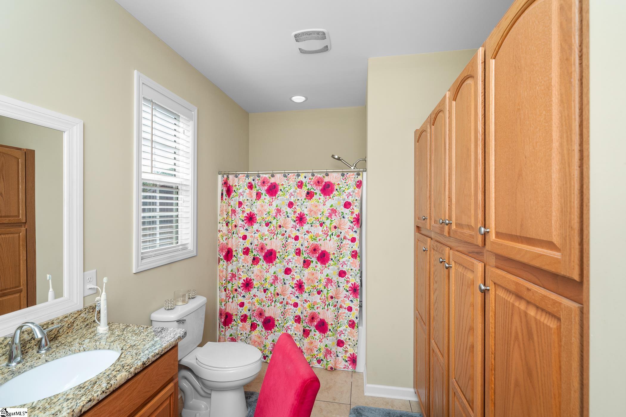 242 Hillcrest Commons Way Spartanburg, SC 29307