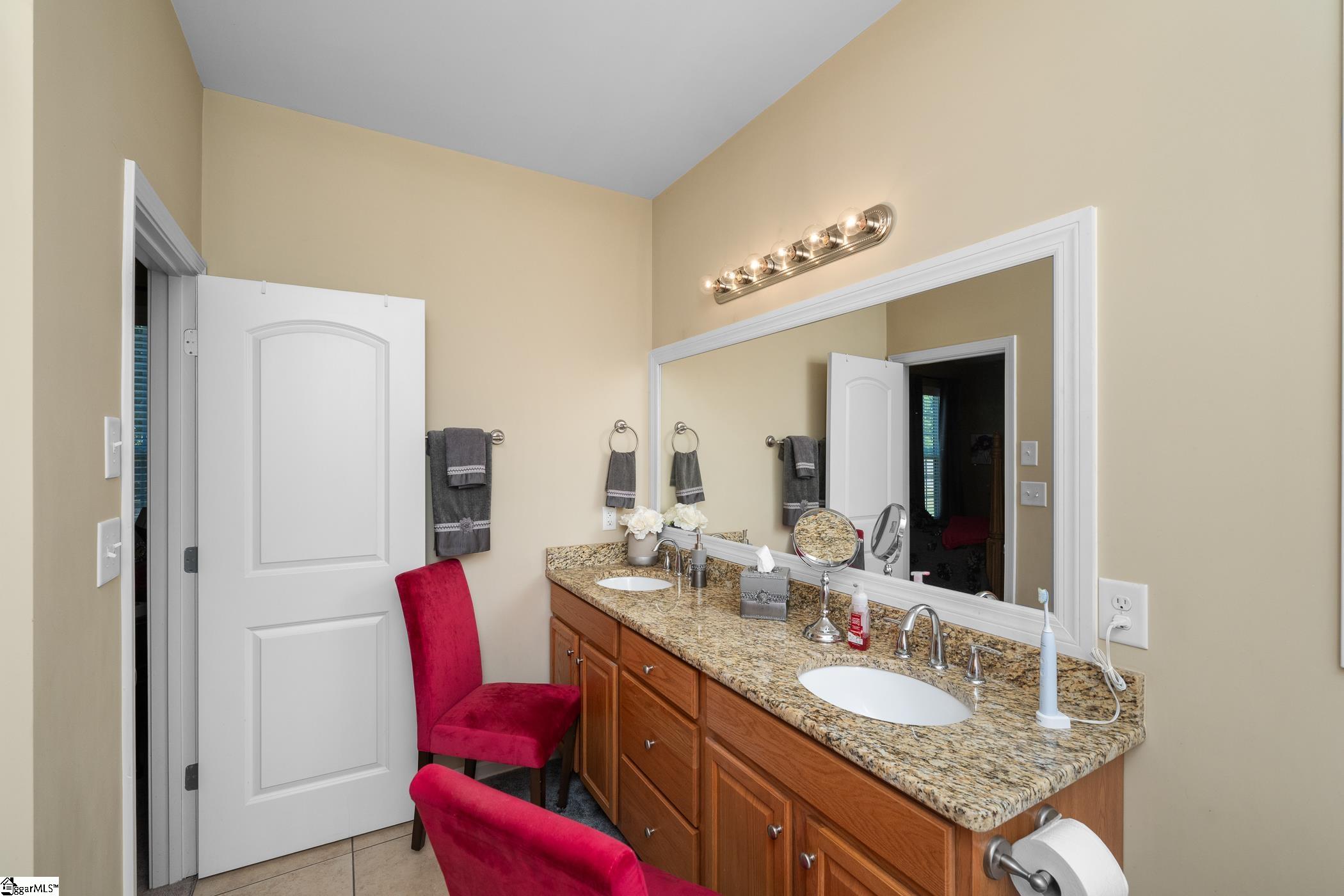 242 Hillcrest Commons Way Spartanburg, SC 29307