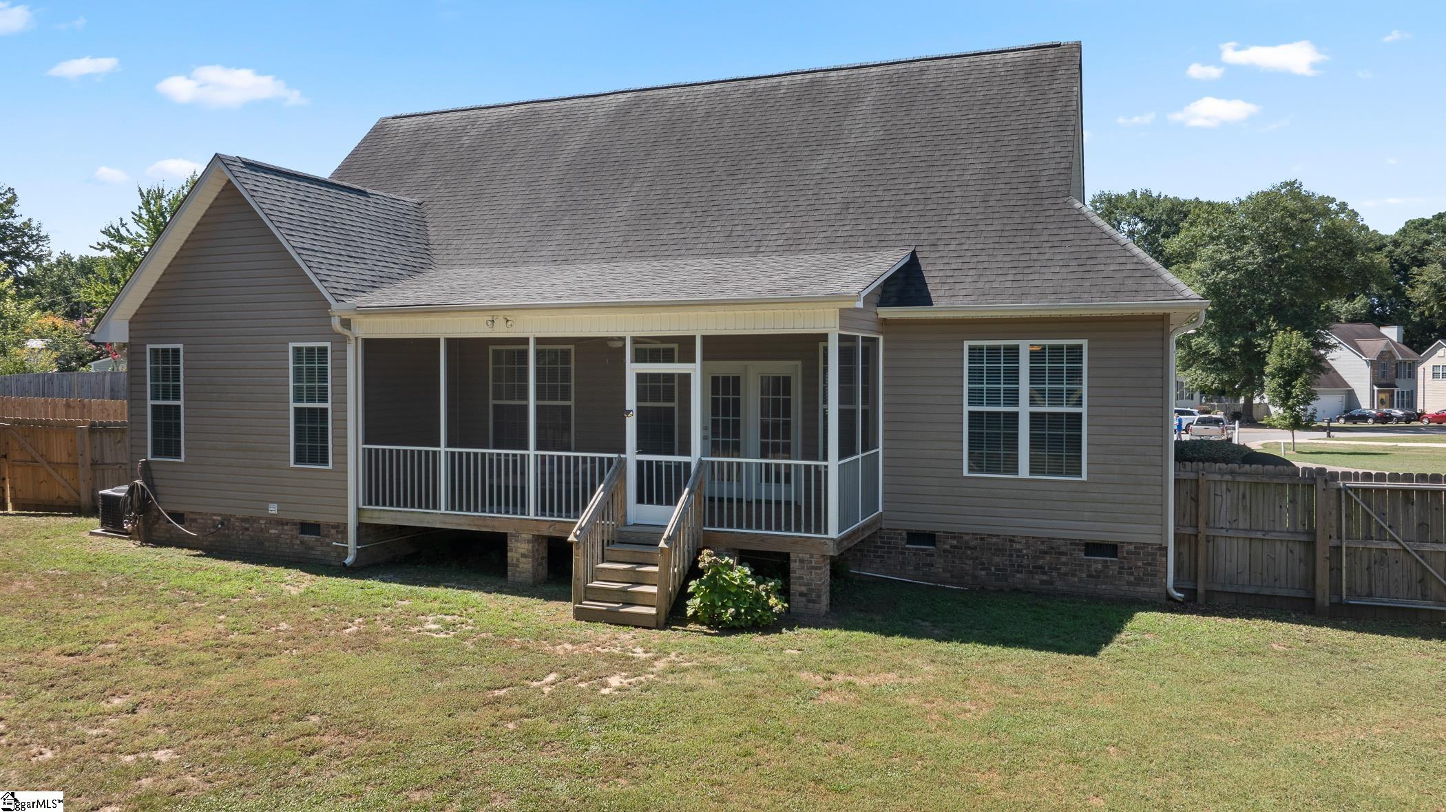 242 Hillcrest Commons Way Spartanburg, SC 29307