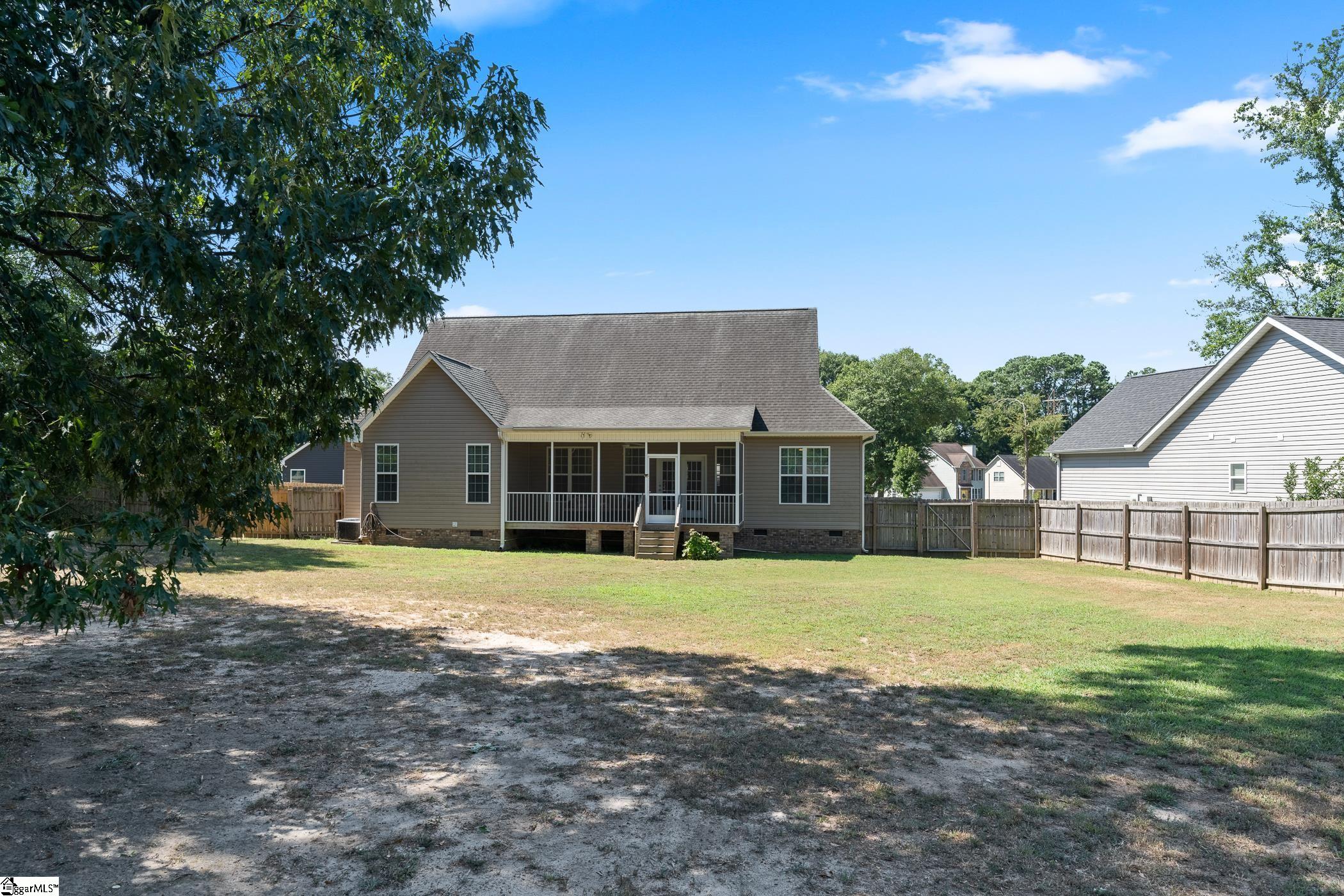 242 Hillcrest Commons Way Spartanburg, SC 29307