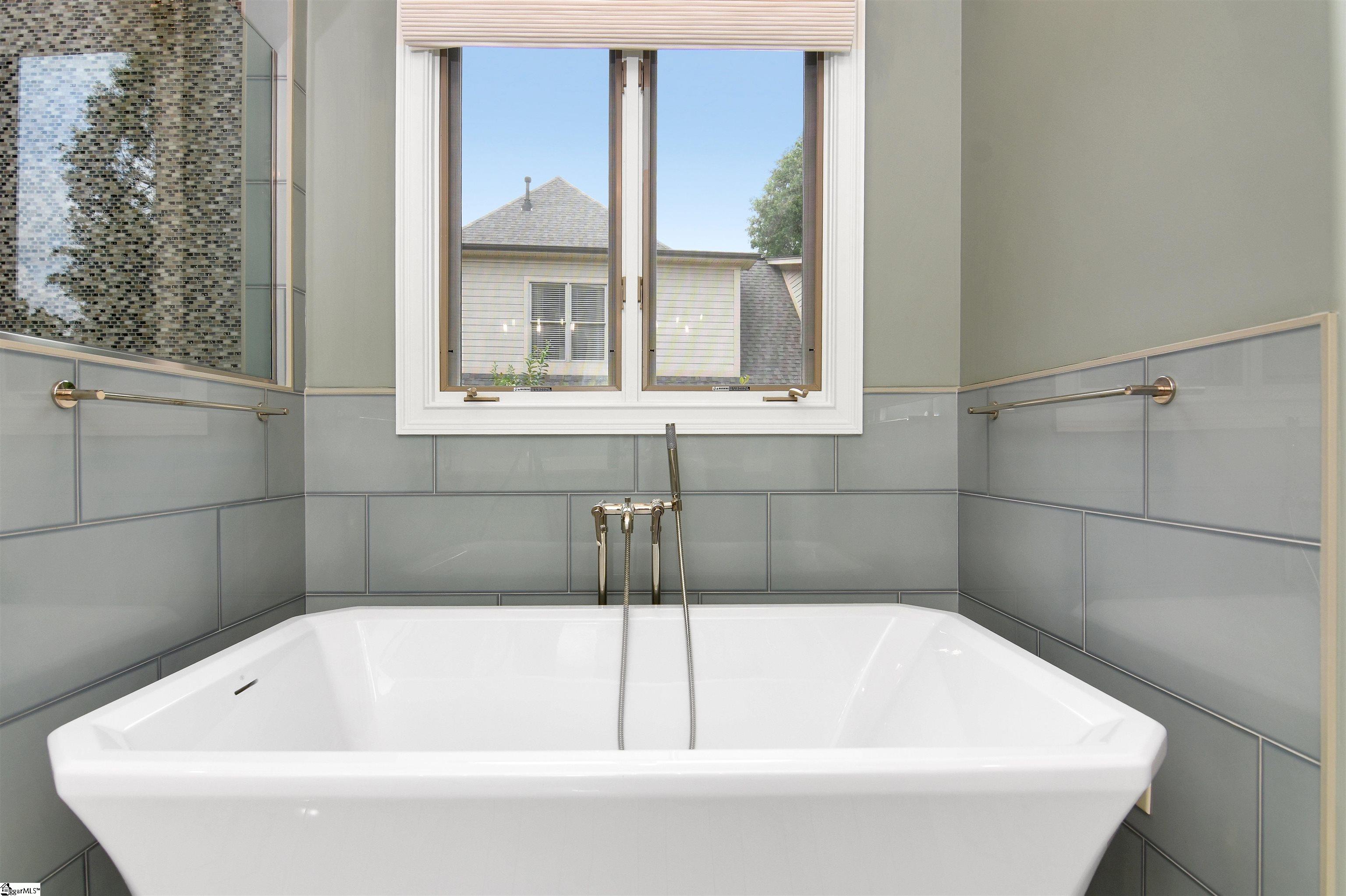 24 Rolleston Drive Greenville, SC 29615