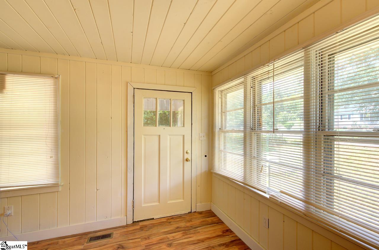 494 Longview Drive Spartanburg, SC 29303