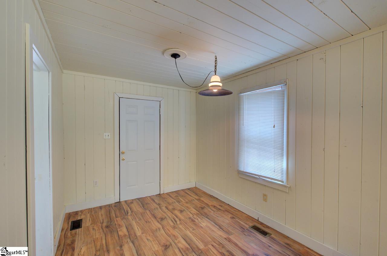 494 Longview Drive Spartanburg, SC 29303