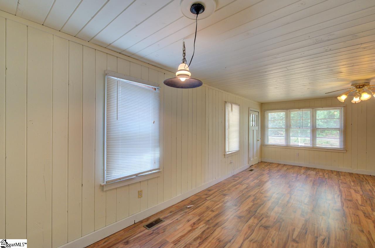 494 Longview Drive Spartanburg, SC 29303