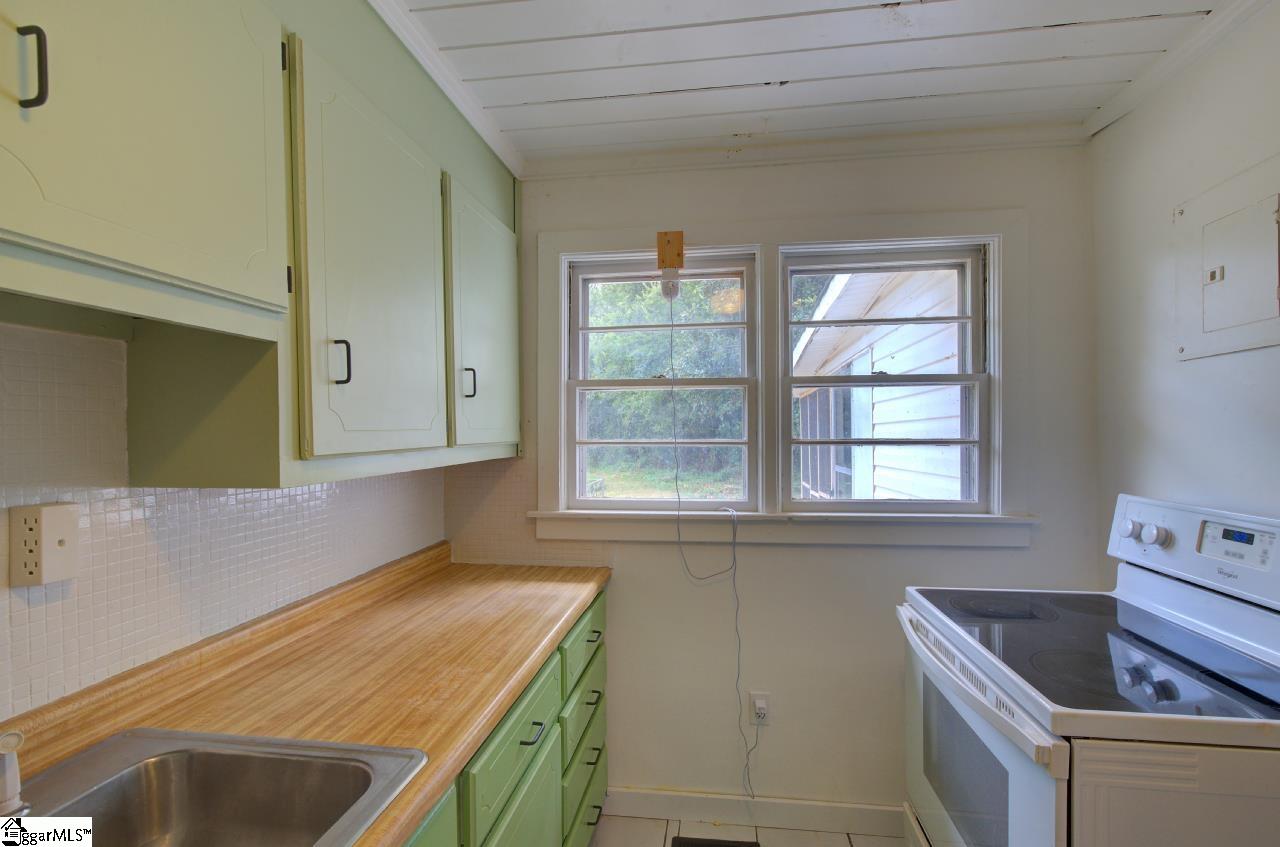494 Longview Drive Spartanburg, SC 29303
