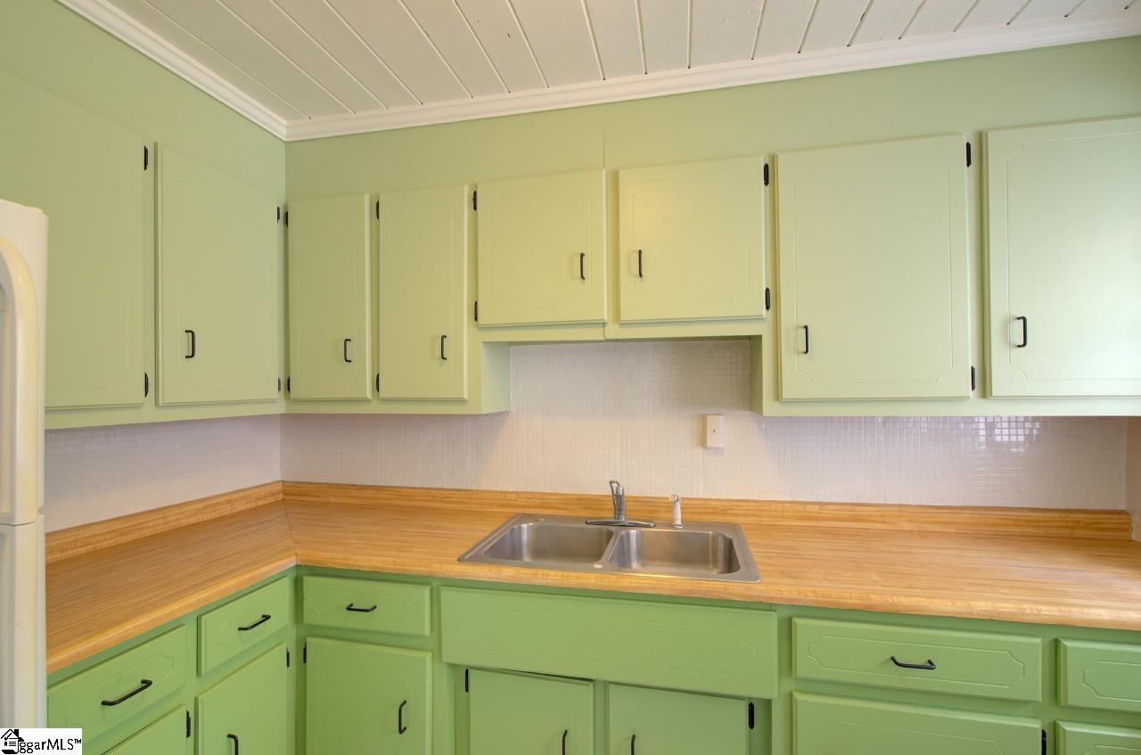 494 Longview Drive Spartanburg, SC 29303