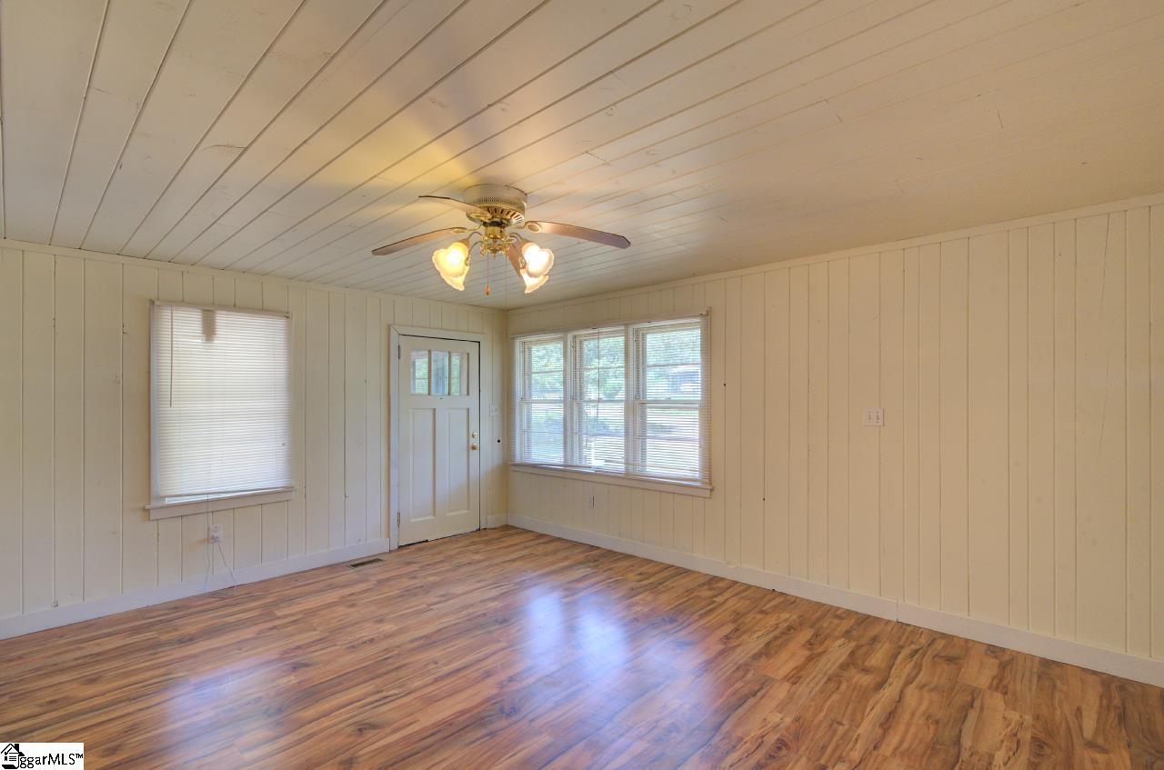 494 Longview Drive Spartanburg, SC 29303
