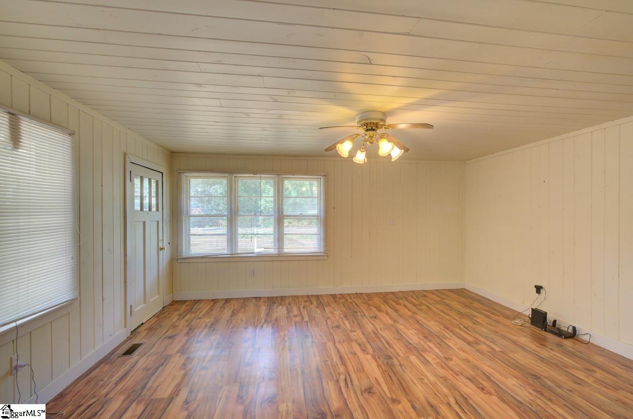 494 Longview Drive Spartanburg, SC 29303