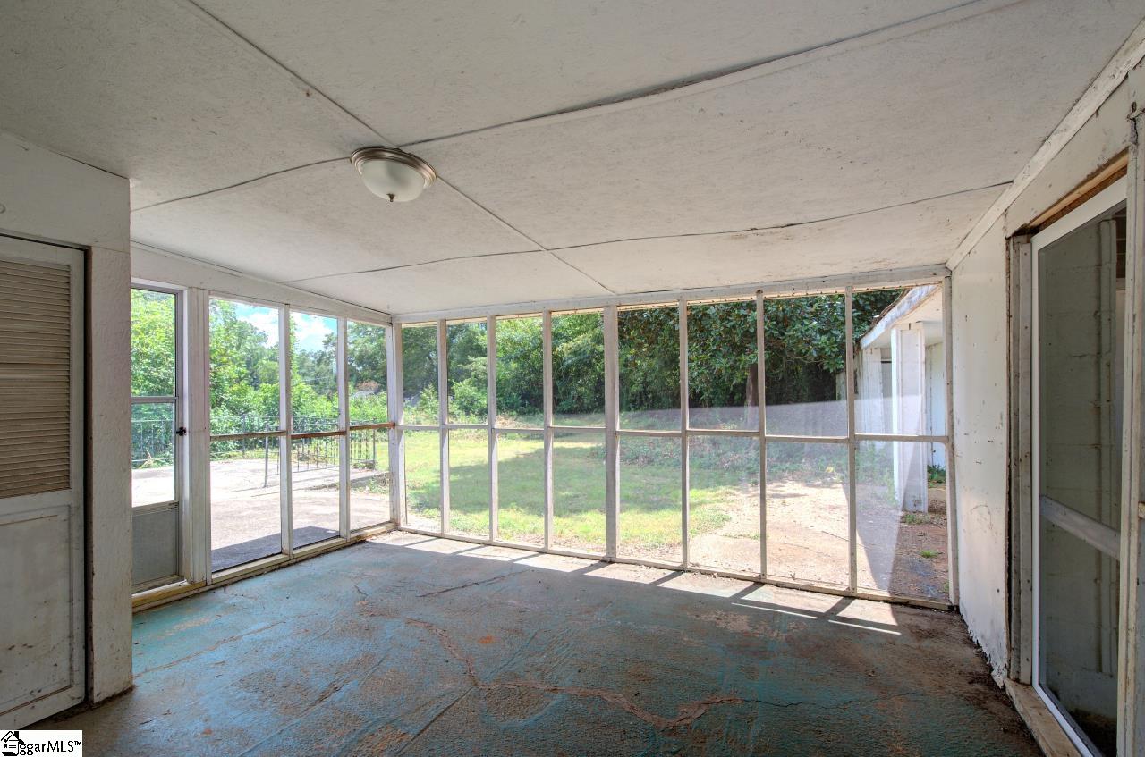 494 Longview Drive Spartanburg, SC 29303