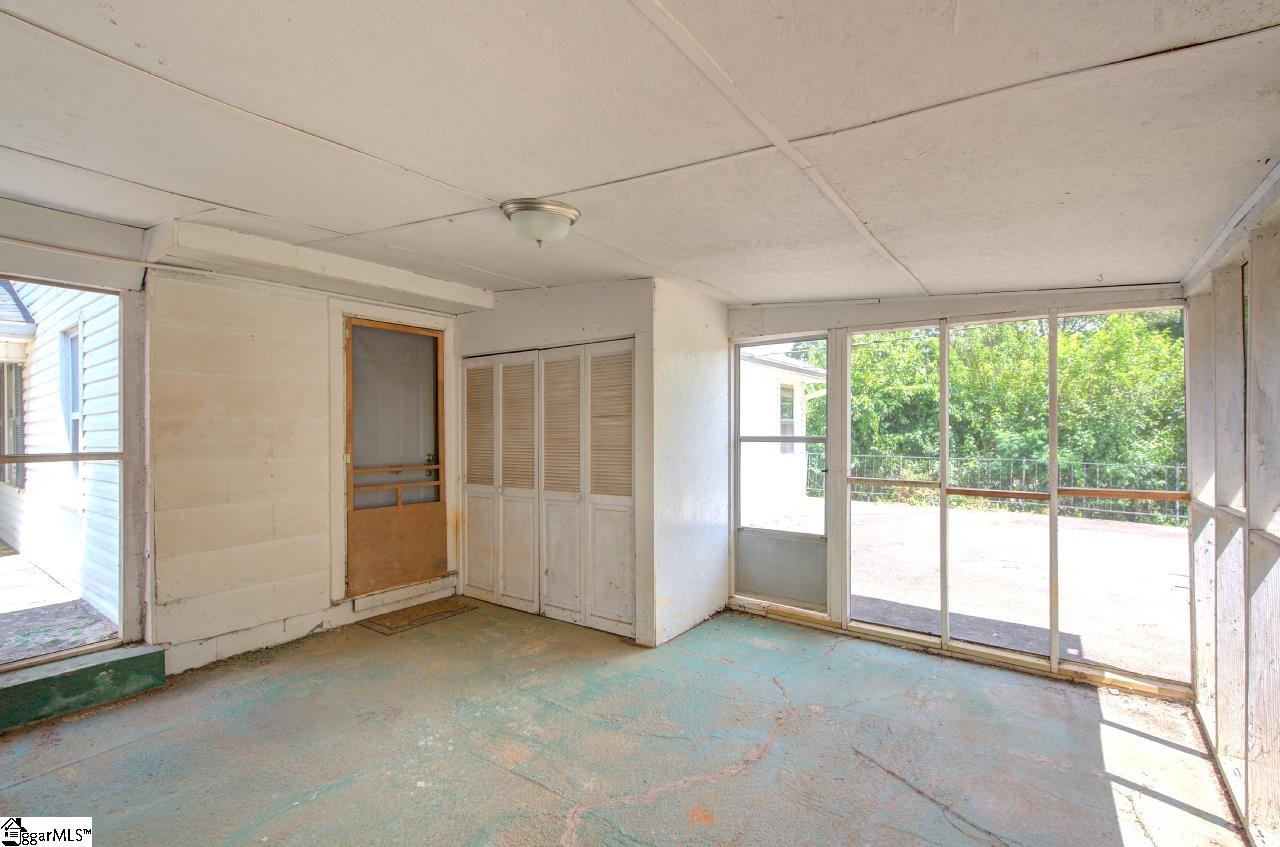 494 Longview Drive Spartanburg, SC 29303