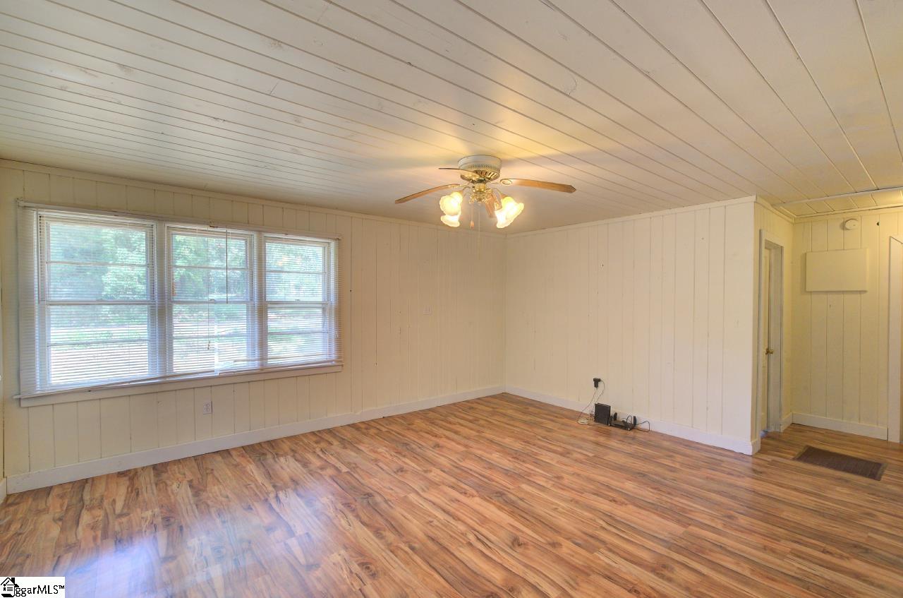 494 Longview Drive Spartanburg, SC 29303