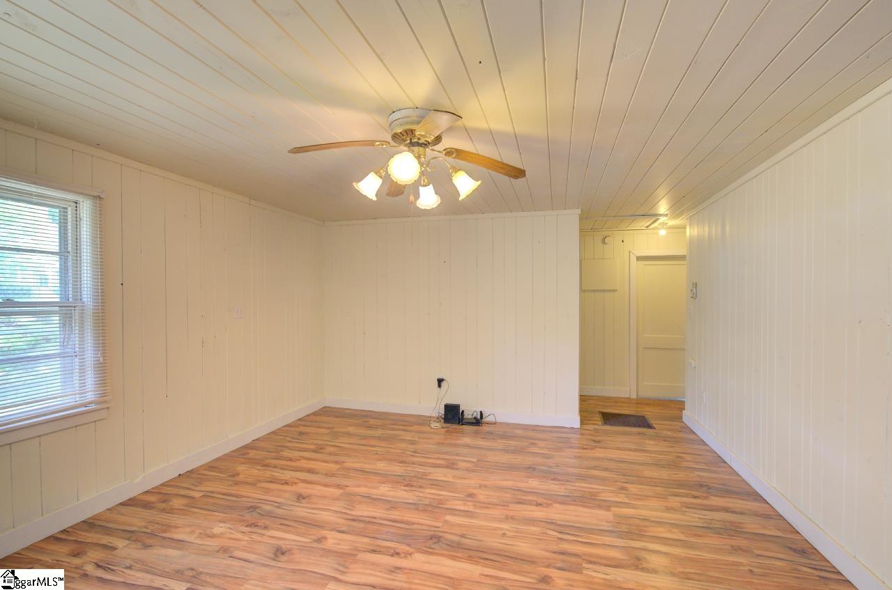 494 Longview Drive Spartanburg, SC 29303