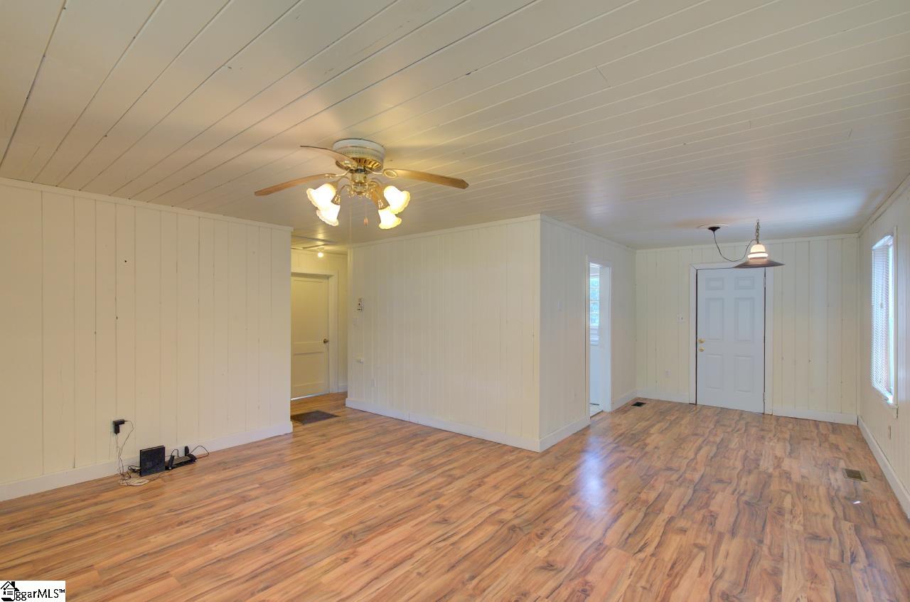 494 Longview Drive Spartanburg, SC 29303