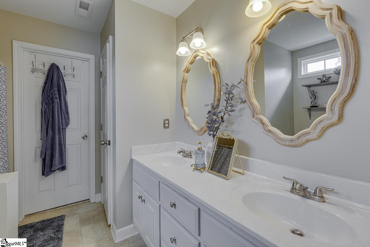 304 Schooner Court Simpsonville, SC 29680