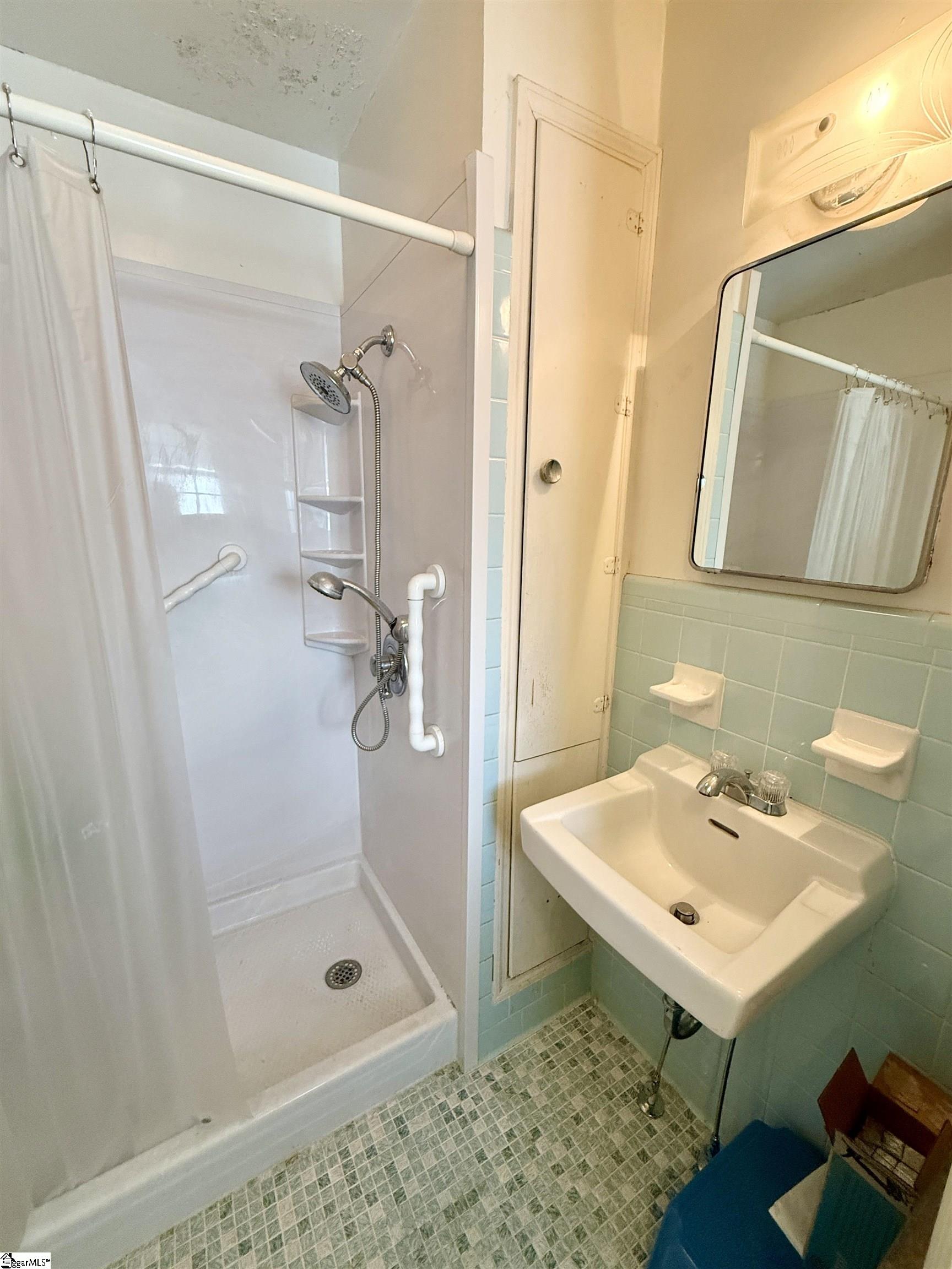 207 Elm Street Clinton, SC 29325