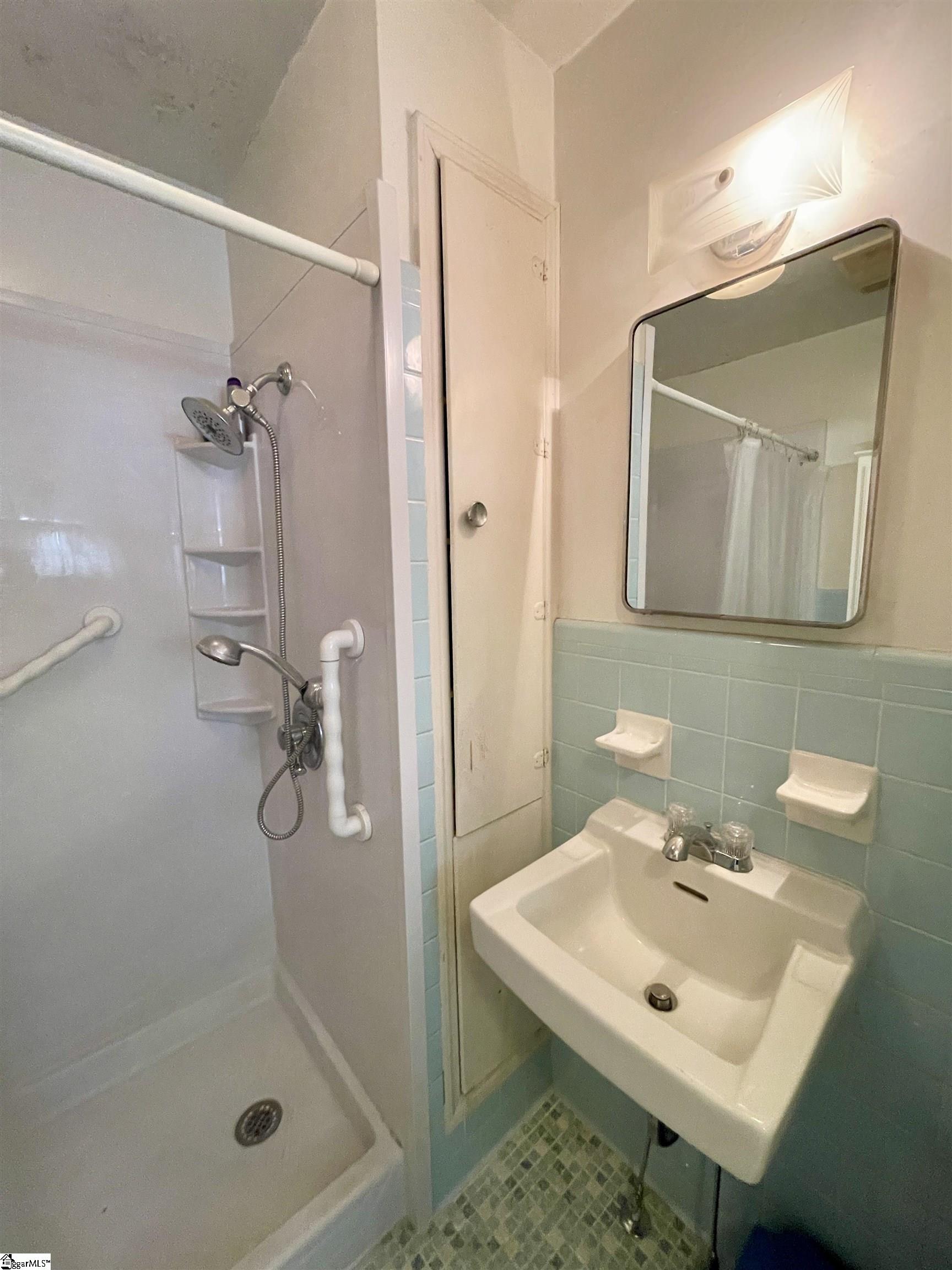 207 Elm Street Clinton, SC 29325