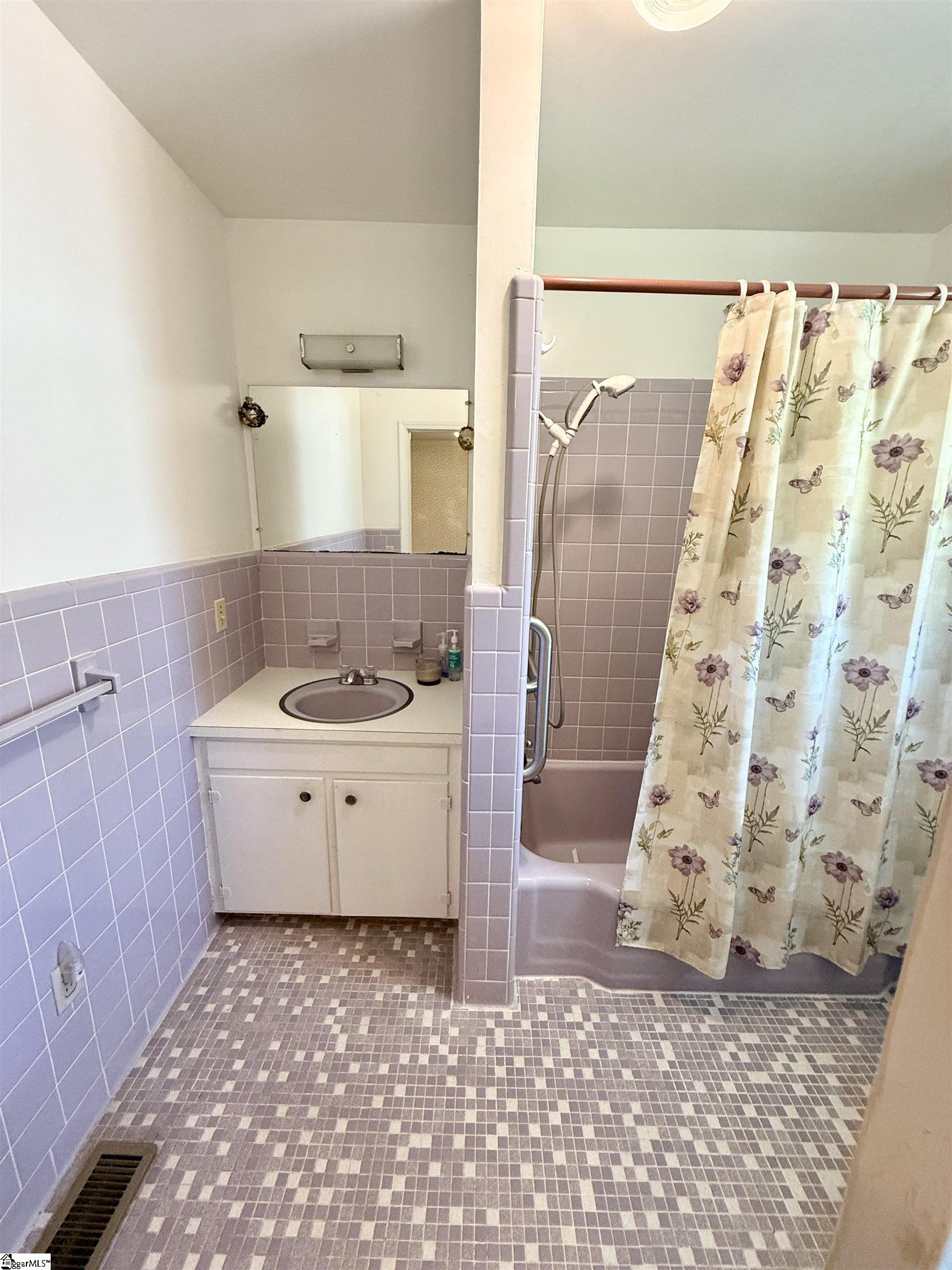 207 Elm Street Clinton, SC 29325