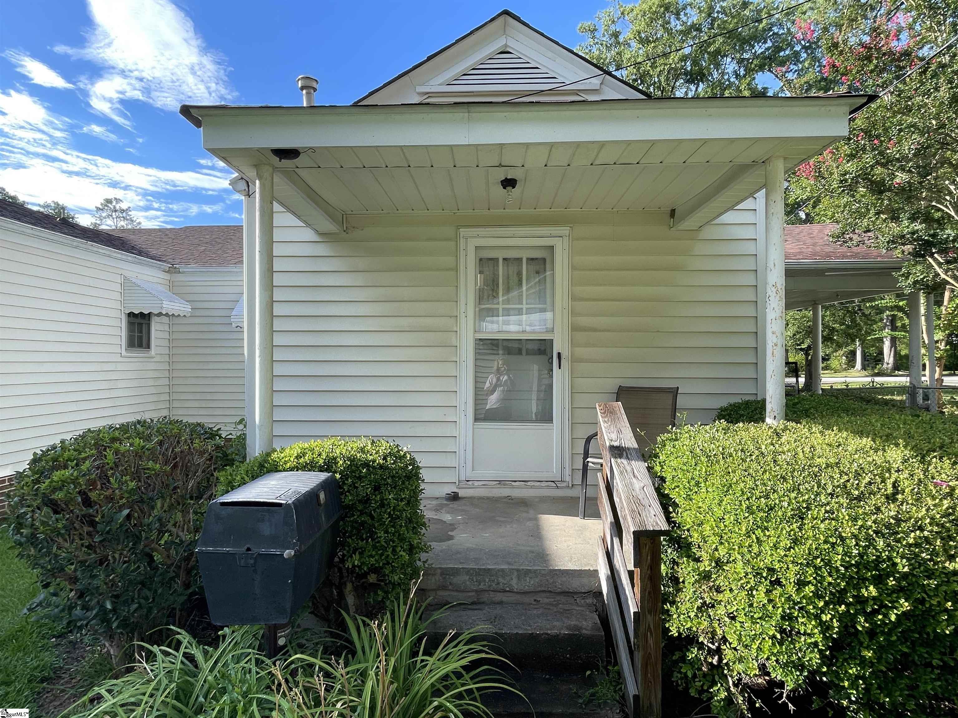 207 Elm Street Clinton, SC 29325