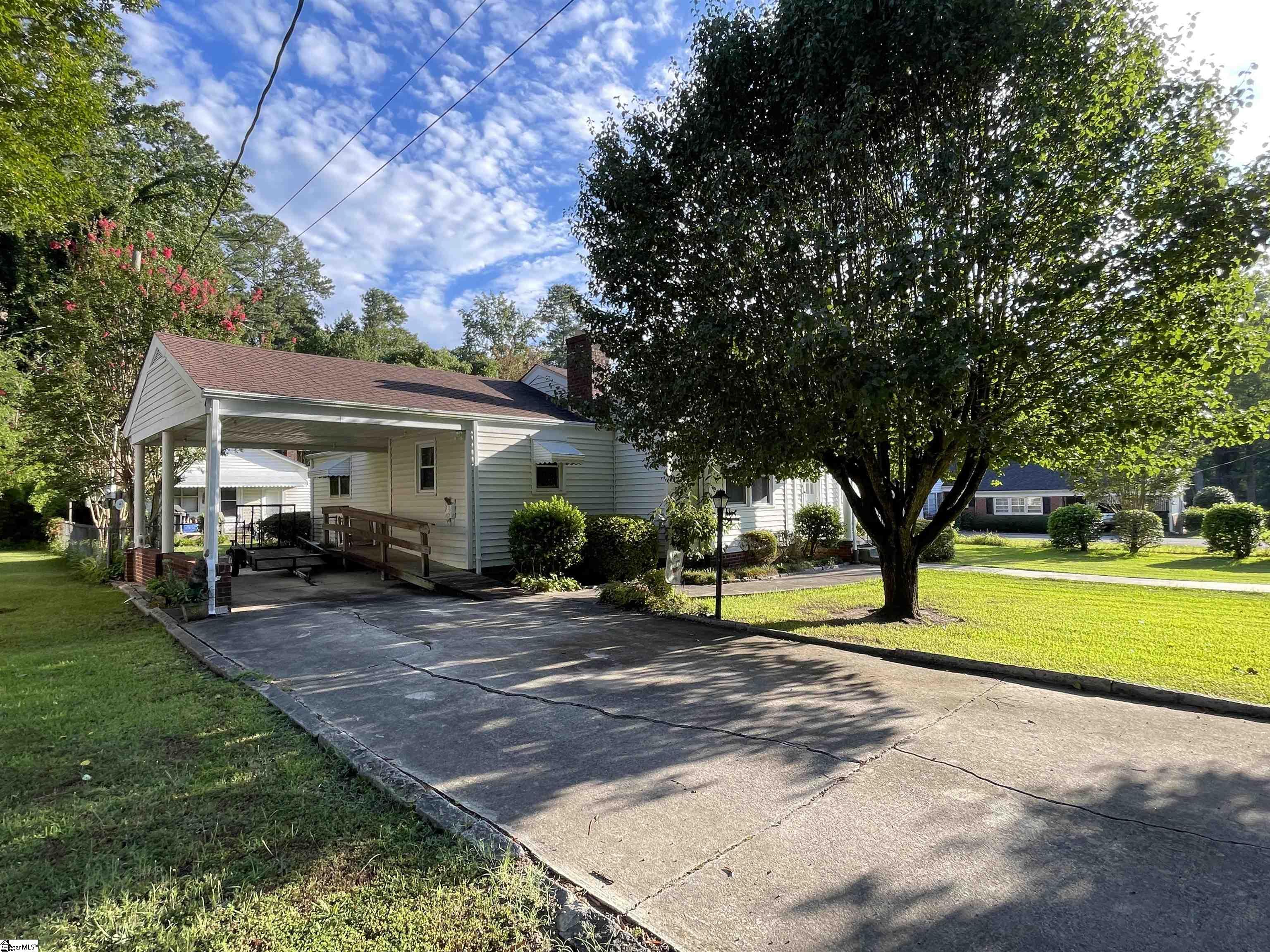 207 Elm Street Clinton, SC 29325