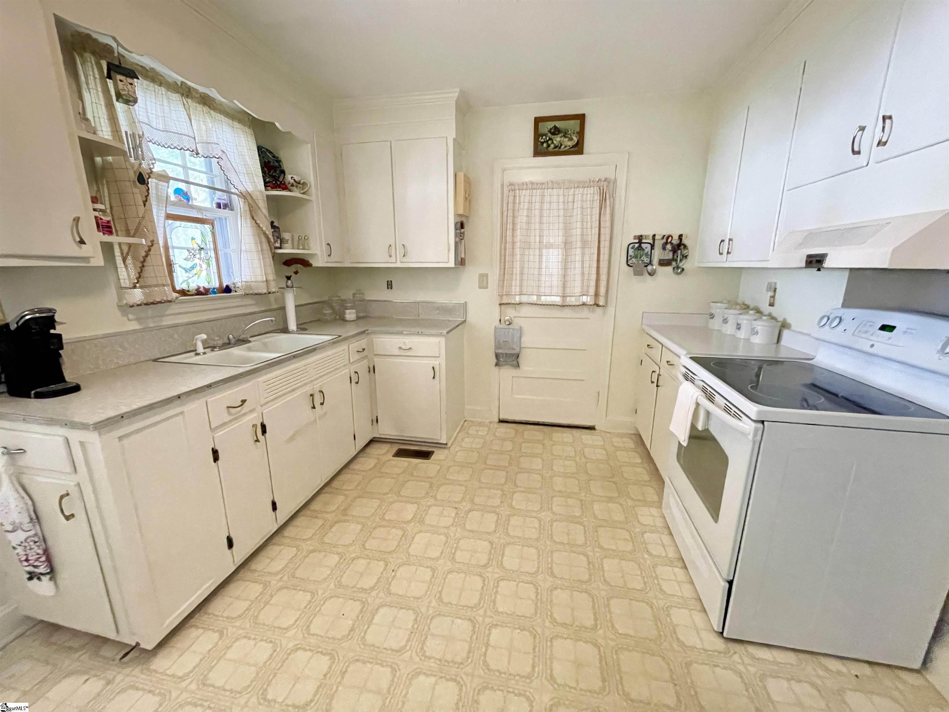 207 Elm Street Clinton, SC 29325