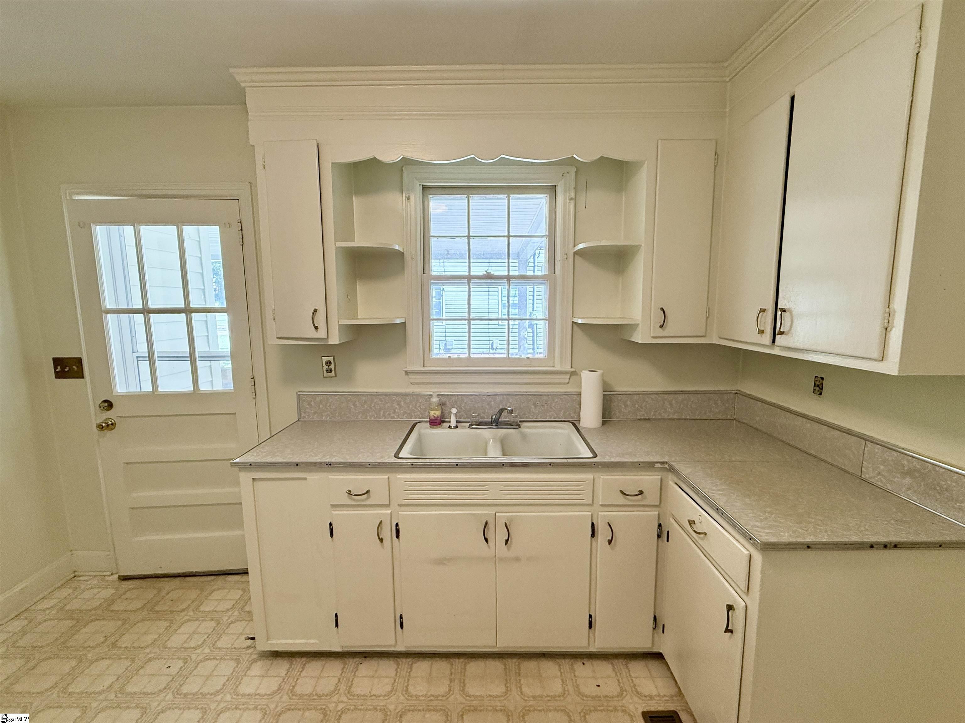 207 Elm Street Clinton, SC 29325