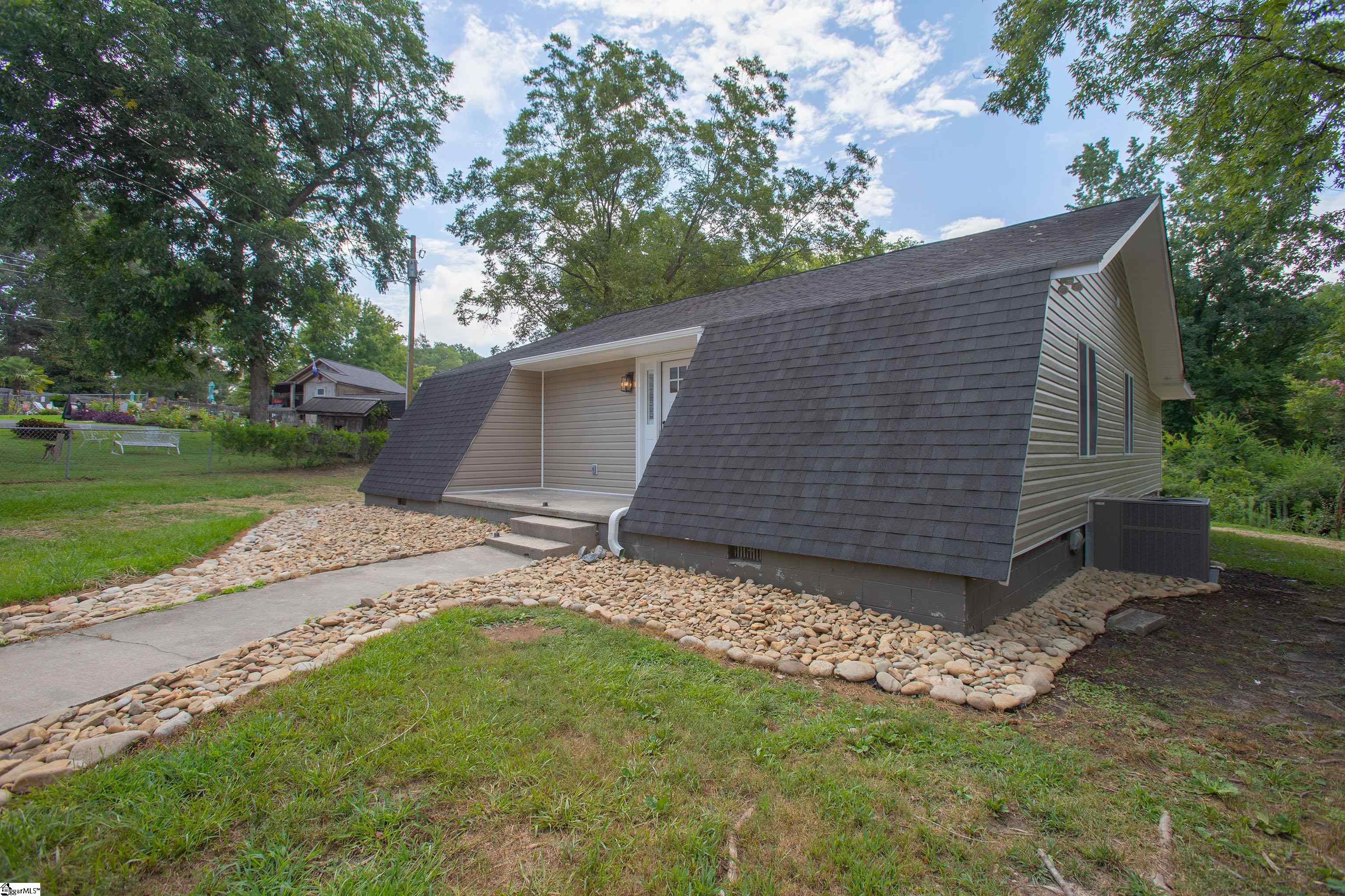 135 Regent Street Spartanburg, SC 29302-4330