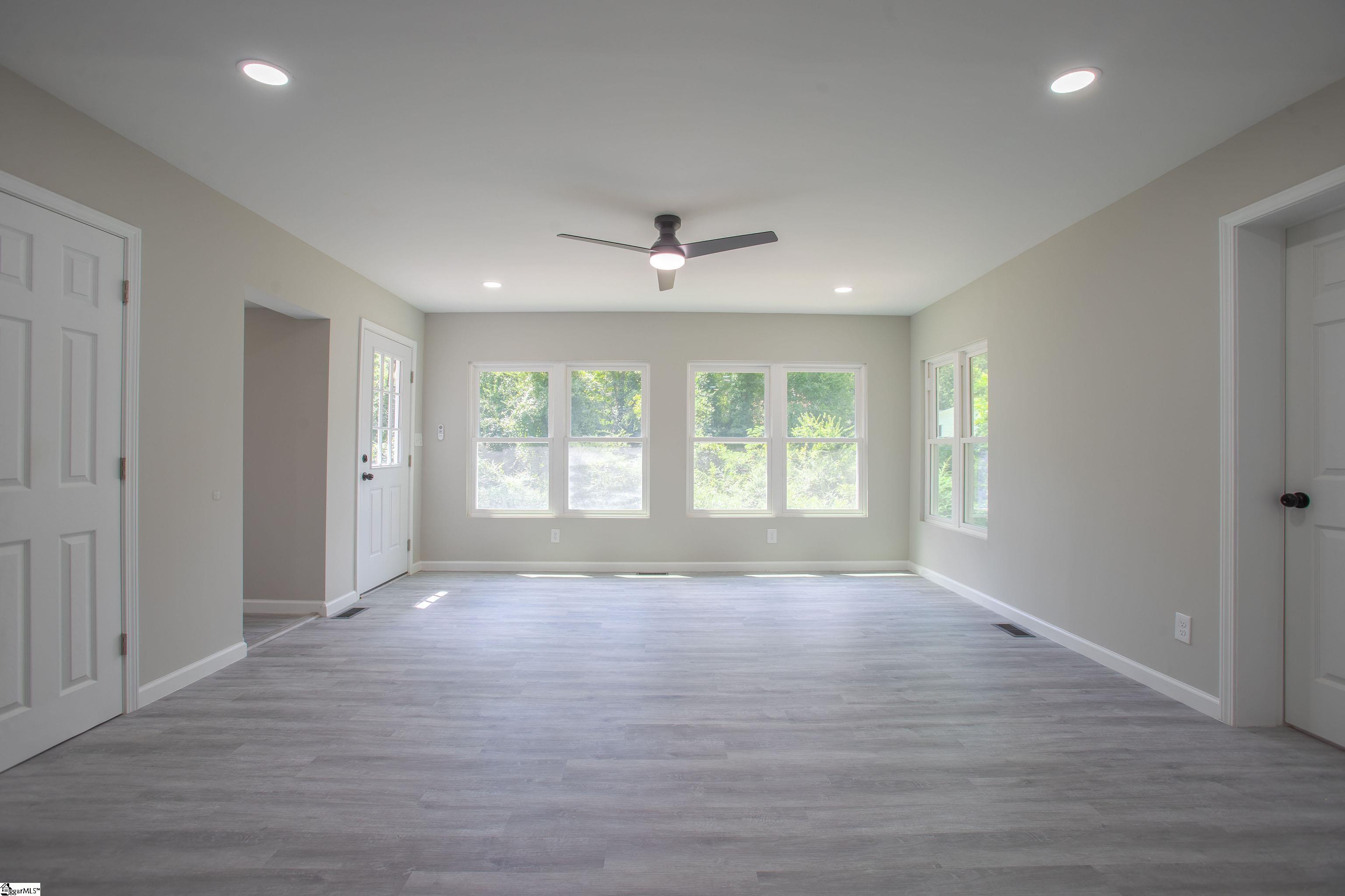 135 Regent Street Spartanburg, SC 29302-4330